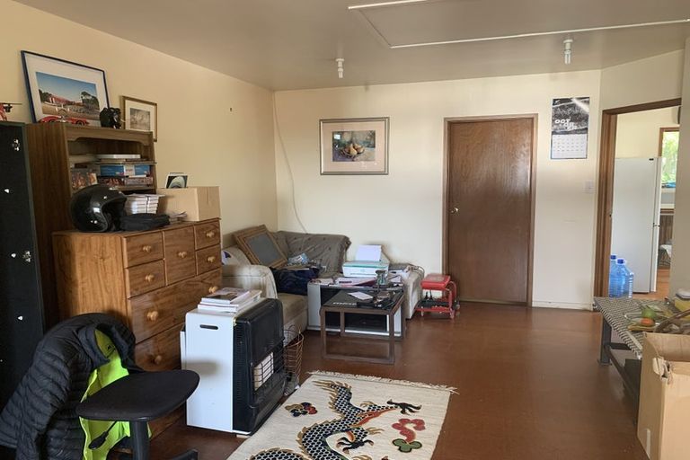 Photo of property in 32 Te Atatu Road, Te Atatu South, Auckland, 0610