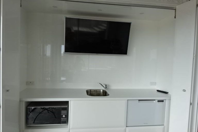 Photo of property in 31 Grand Drive, Orewa, 0931