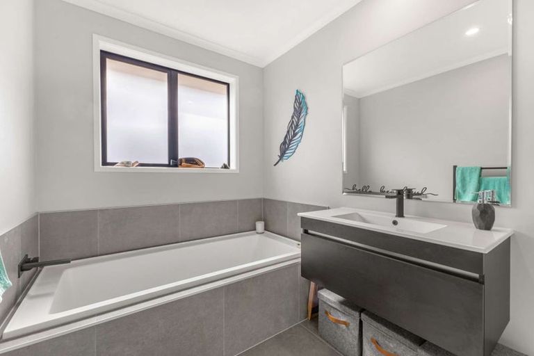 Photo of property in 2 Atutahi Street, Hurdon, New Plymouth, 4310