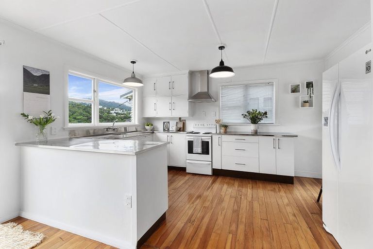 Photo of property in 25 Spencer Street, Crofton Downs, Wellington, 6035