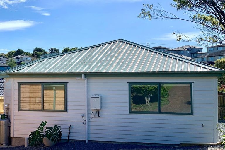 Photo of property in 11 San Ambrosio Rise, Henderson, Auckland, 0612