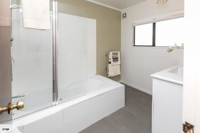 Photo of property in 42 Sailmaker Close, Whitby, Porirua, 5024