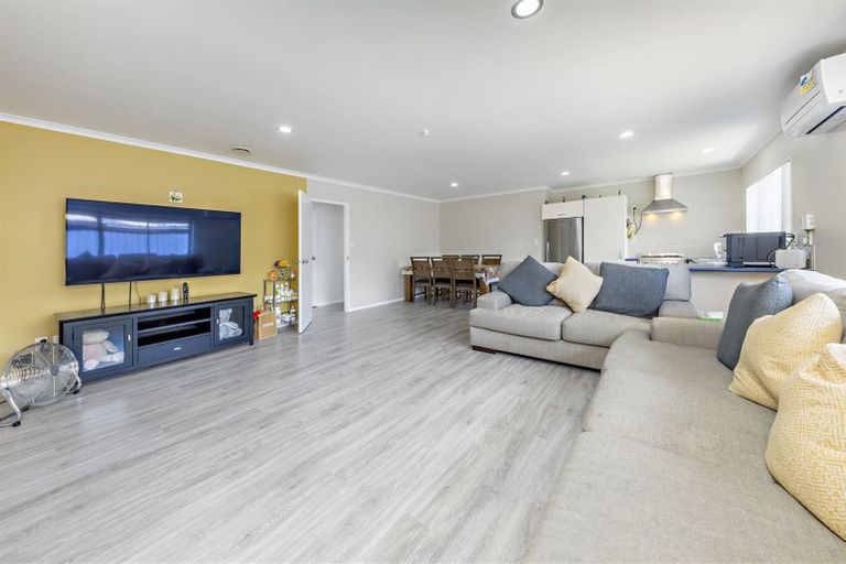 Photo of property in 12d Princess Street, Takanini, 2112