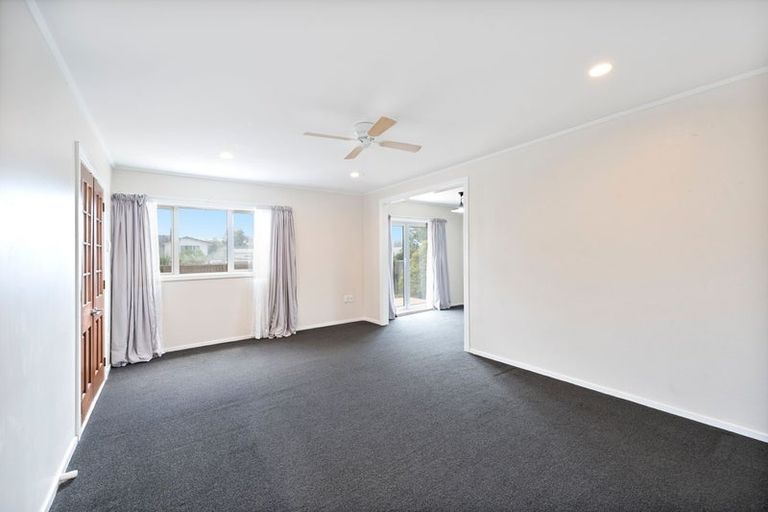 Photo of property in 129 Riverpark Crescent, Henderson, Auckland, 0610