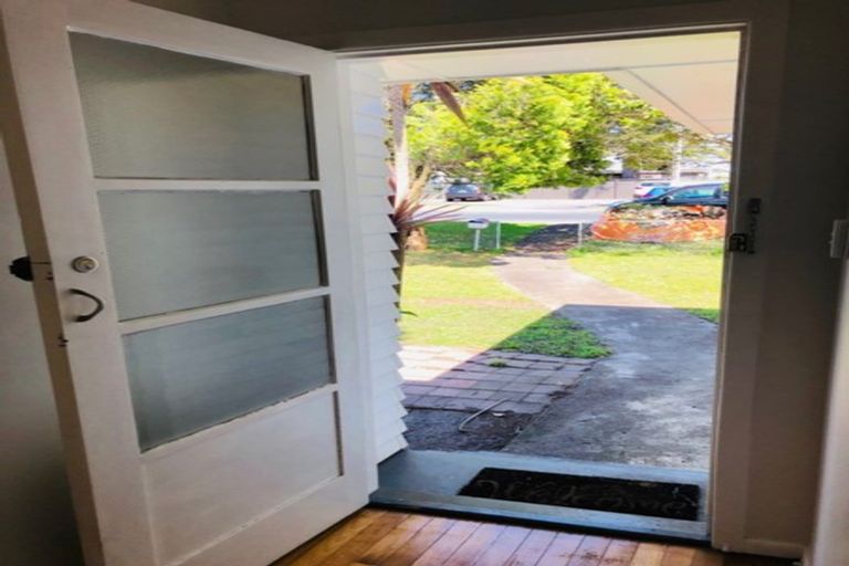Photo of property in 1/221 Birkdale Road, Birkdale, Auckland, 0626