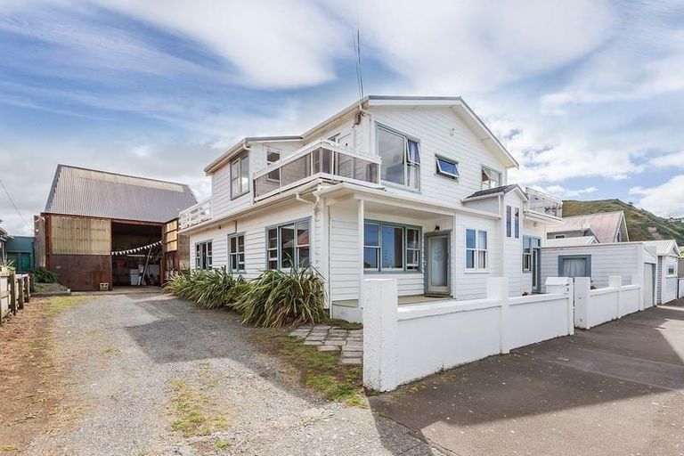 Photo of property in 26 Reef Street, Island Bay, Wellington, 6023