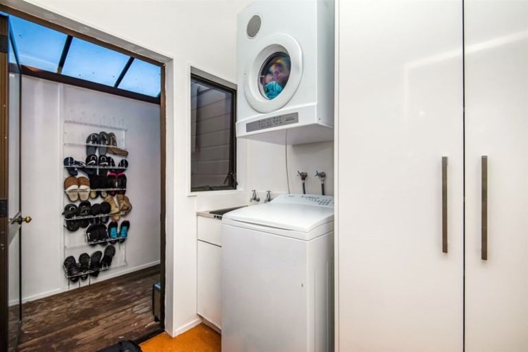 Photo of property in 1/1 Mayfair Crescent, Mairangi Bay, Auckland, 0630