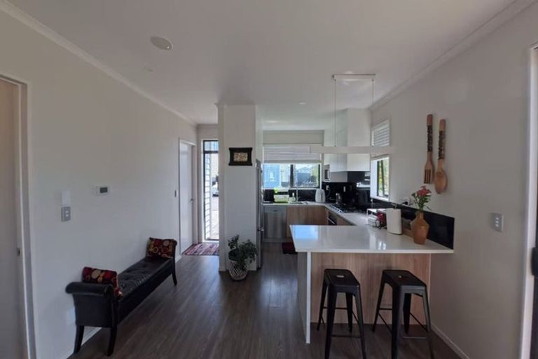 Photo of property in 11 Pihoihoi Place, Hobsonville, Auckland, 0616