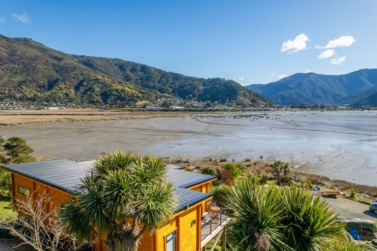 Photo of property in 127 Queen Charlotte Drive, Havelock, Picton, 7281