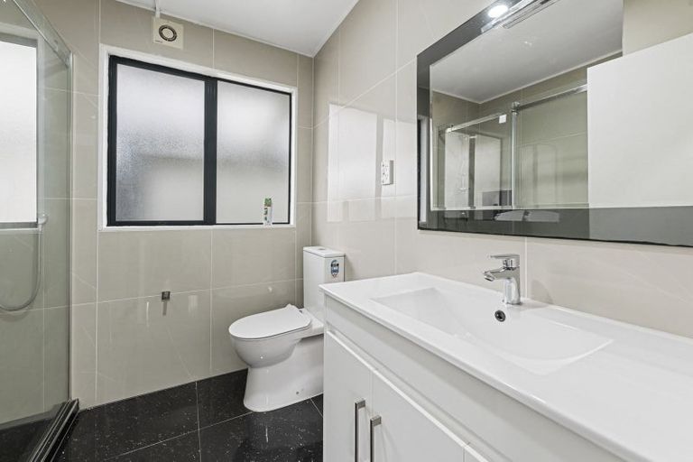 Photo of property in 2/11 Overton Road, Papatoetoe, Auckland, 2025