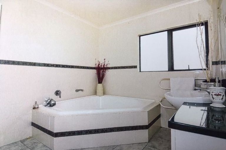 Photo of property in 36 Santa Ana Drive, Dannemora, Auckland, 2016