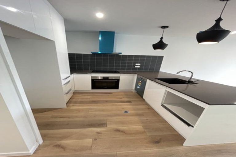 Photo of property in 4/10 Vinifera Place, Fairview Heights, Auckland, 0632