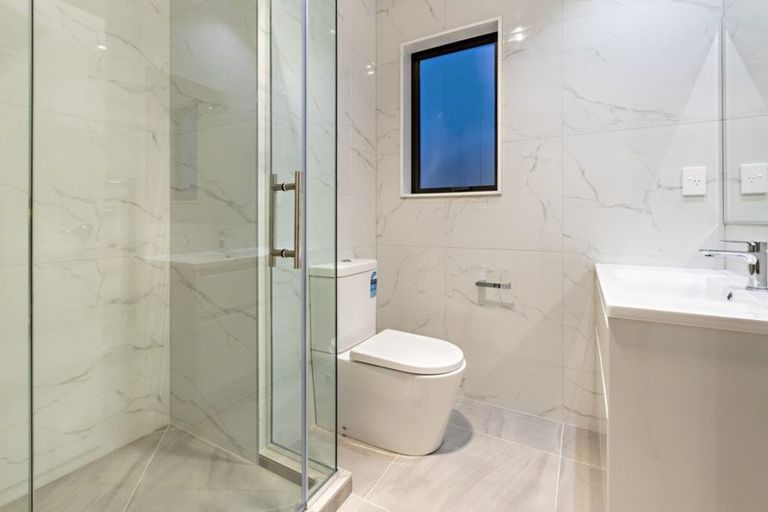 Photo of property in 12 Twin Parks Rise, Papakura, 2110