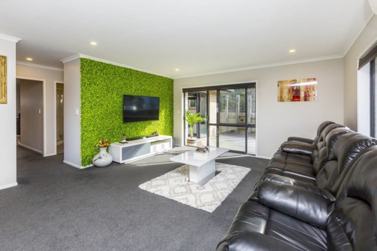 Photo of property in 123 Riverstone Drive, Riverstone Terraces, Upper Hutt, 5018