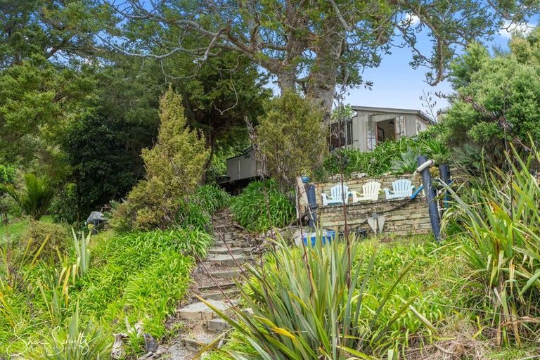Photo of property in 429 Heatley Road, Whakapirau, Maungaturoto, 0583