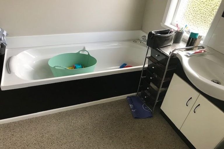 Photo of property in 28 Matenga Street, Waikanae, 5036