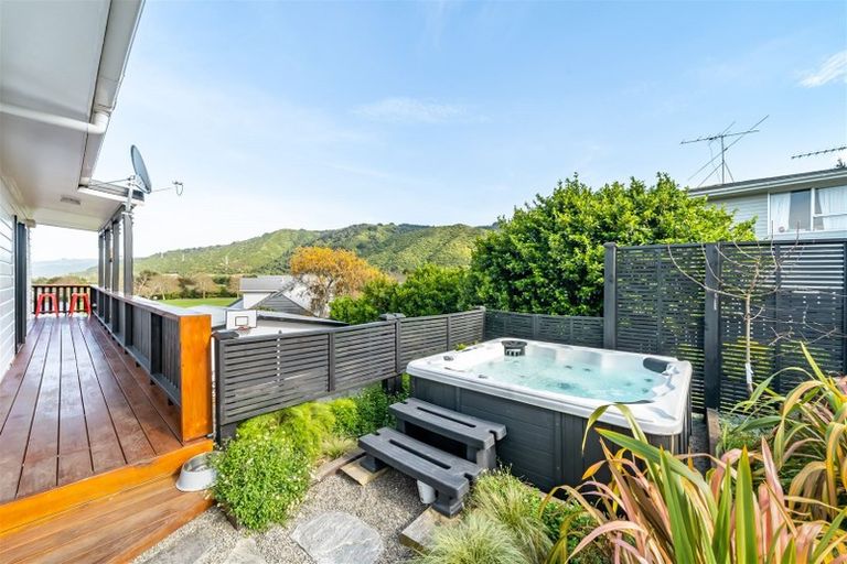 Photo of property in 33b Roband Crescent, Brown Owl, Upper Hutt, 5018
