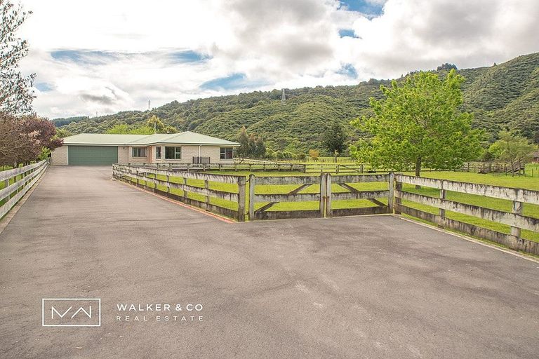 Photo of property in 15 Malcolm Gillies Grove, Totara Park, Upper Hutt, 5018