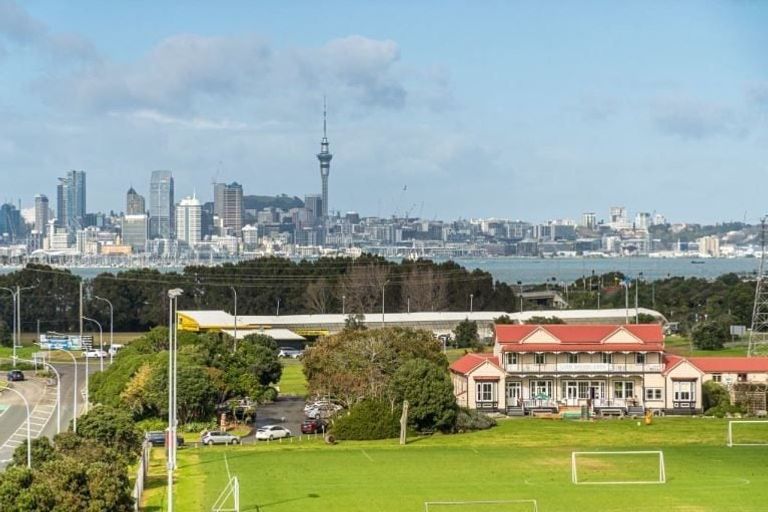 Photo of property in Shoal Haven Apartments, 510a/130 Anzac Street, Takapuna, Auckland, 0622