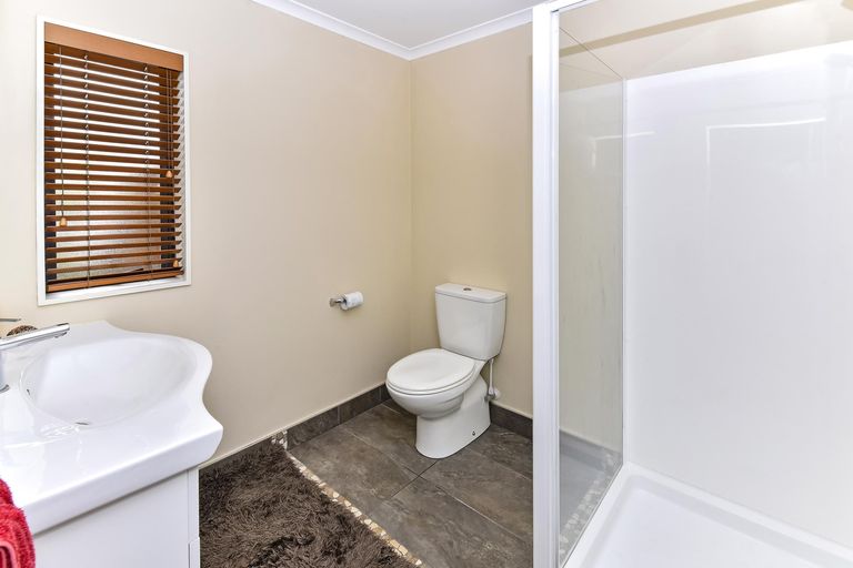 Photo of property in 6 Gleneagles Grove, Wattle Downs, Auckland, 2103
