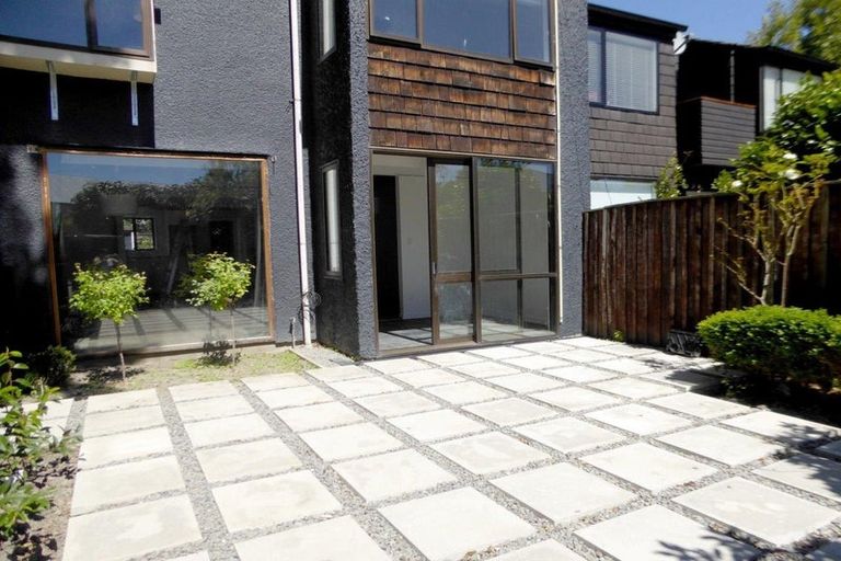 Photo of property in 2/52 Aikmans Road, Merivale, Christchurch, 8014