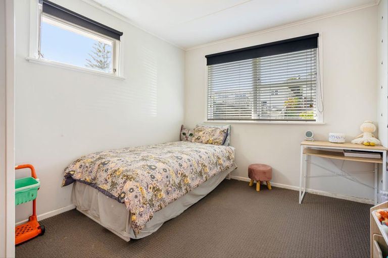 Photo of property in 14 Thomas Avenue, Te Atatu Peninsula, Auckland, 0610
