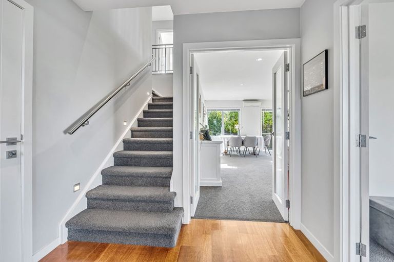 Photo of property in 2 Oakpark Place, West Harbour, Auckland, 0618