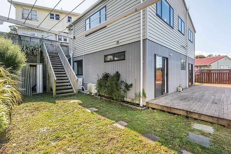 Photo of property in 43a Stewart Drive, Newlands, Wellington, 6037