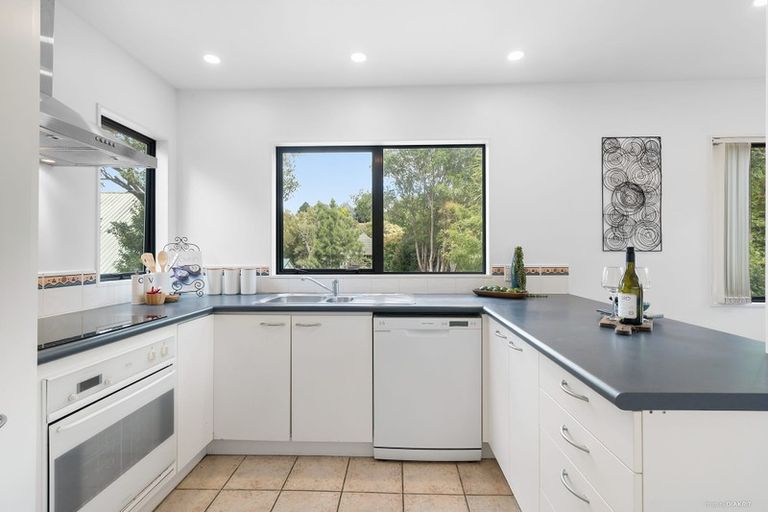 Photo of property in 15a Tallington Crescent, Torbay, Auckland, 0630