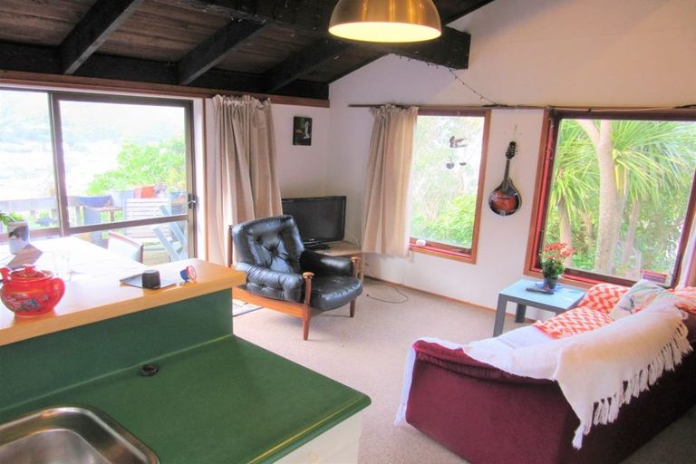 Photo of property in 52 Milne Terrace, Island Bay, Wellington, 6023