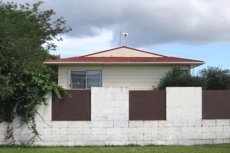 Photo of property in 2/4 Tango Place, Henderson, Auckland, 0610