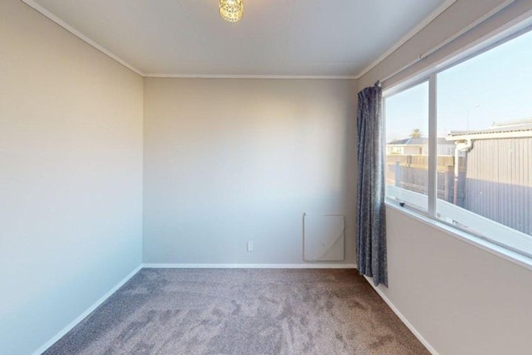 Photo of property in 17 Tainui Street, Castlecliff, Whanganui, 4501