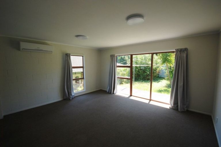 Photo of property in 1/16 Roberts Road, Glenfield, Auckland, 0629