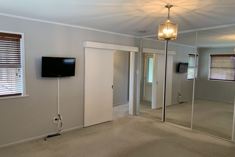 Photo of property in 57 Avonleigh Road, Green Bay, Auckland, 0604