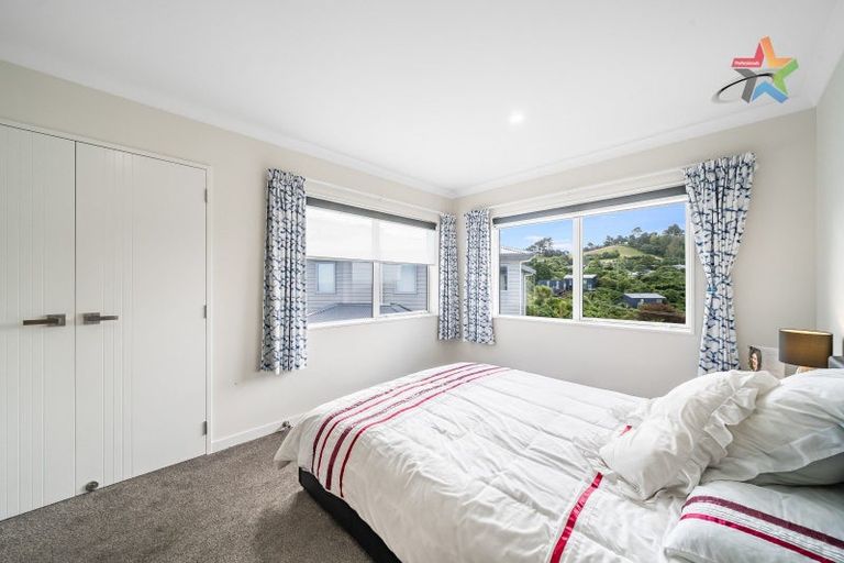 Photo of property in 2 Poto Road, Normandale, Lower Hutt, 5010