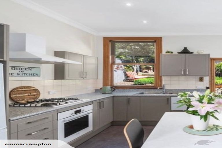 Photo of property in 17 Upper Bourke Street, Kilbirnie, Wellington, 6022