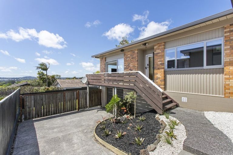 Photo of property in 2/39 Te Atatu Road, Te Atatu South, Auckland, 0610