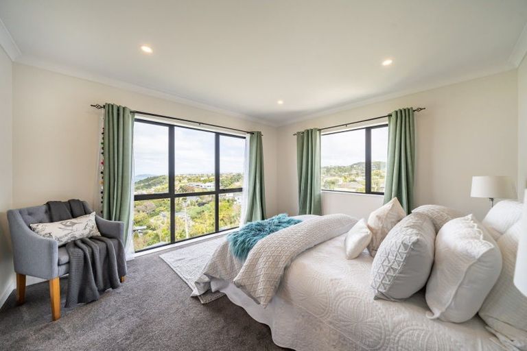 Photo of property in 8 Poto Road, Normandale, Lower Hutt, 5010