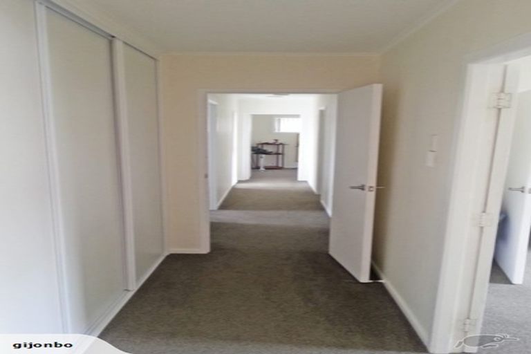 Photo of property in 10 Norval Road, Henderson, Auckland, 0610