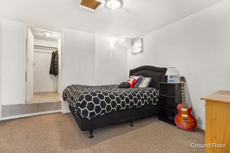 Photo of property in 42 Ellesmere Crescent, Pakuranga Heights, Auckland, 2010