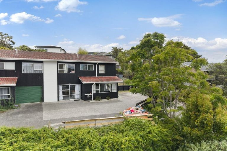 Photo of property in 2/39c Coronation Road, Hillcrest, Auckland, 0627