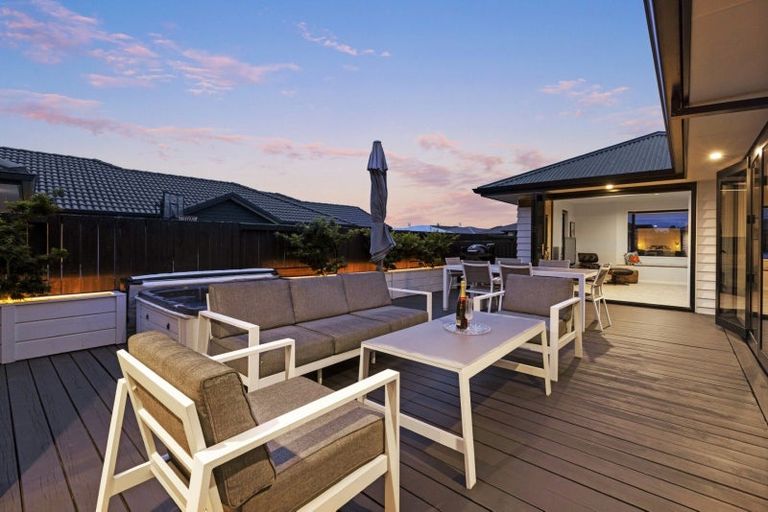 Photo of property in 76 Puhirake Crescent, Pyes Pa, Tauranga, 3112