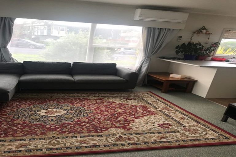 Photo of property in 1/50 Evelyn Place, Hillcrest, Auckland, 0627