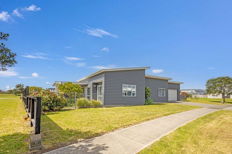 Photo of property in 139 Rangiora Crescent, Matarangi, Whitianga, 3592