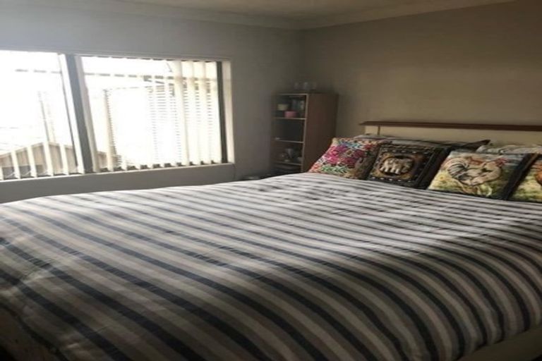 Photo of property in 11 Brittany Drive, Henderson, Auckland, 0612