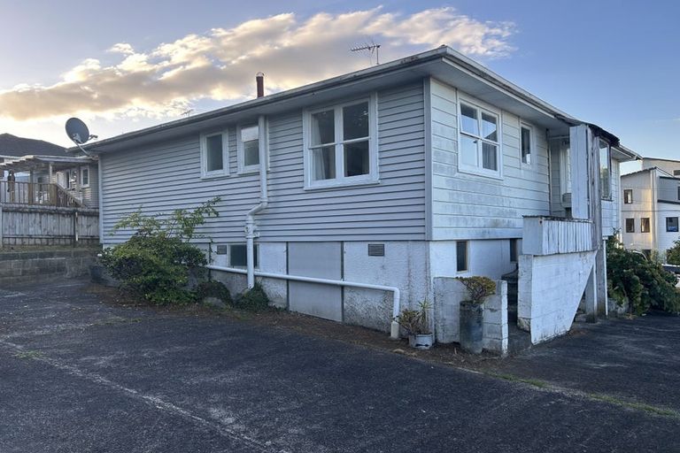 Photo of property in 23 Sheridan Drive, New Lynn, Auckland, 0600