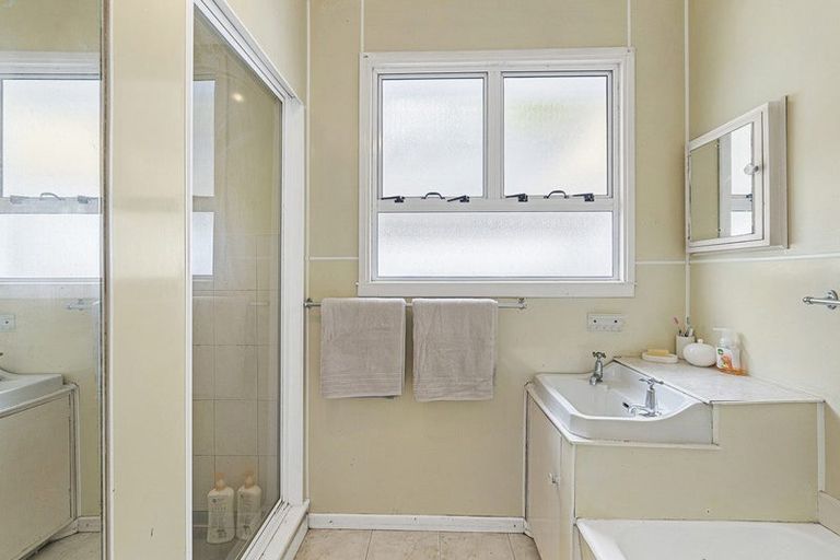 Photo of property in 108 Huatoki Street, Frankleigh Park, New Plymouth, 4310