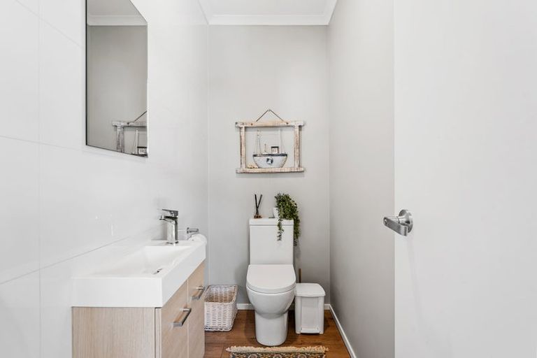 Photo of property in 33 Sanremo Lane, Stanmore Bay, Whangaparaoa, 0932