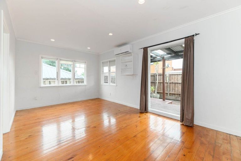 Photo of property in 70 Hobsonville Road, West Harbour, Auckland, 0618