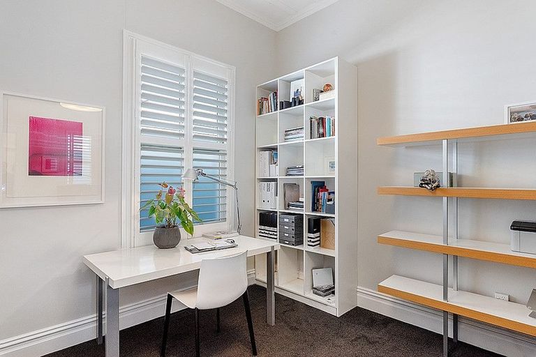 Photo of property in 2/70 Princes Street, Northcote Point, Auckland, 0627